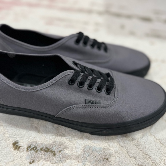 Vans Men’s Authentic Black Hot Sale! - Picture 2 of 5